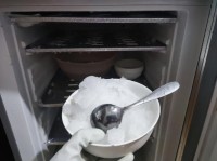 新书纸张粘连？冰箱冷藏几小时！